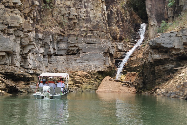 Carmo do Rio Claro - cachoeira véu de noiva