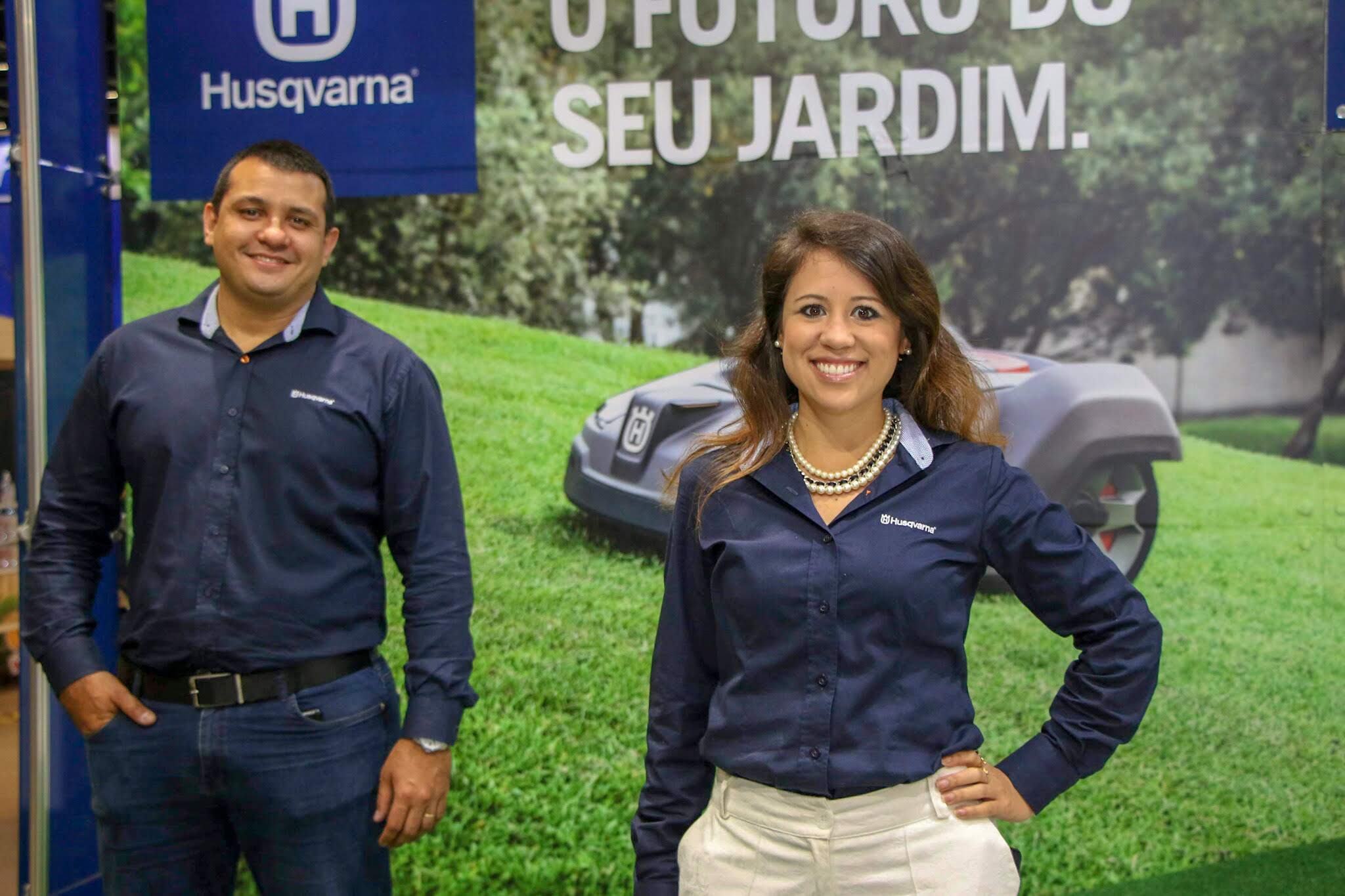 Equipotel Husqvarna apresenta robô para aparar grama