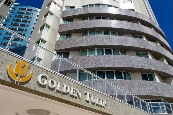 golden tulip macaé