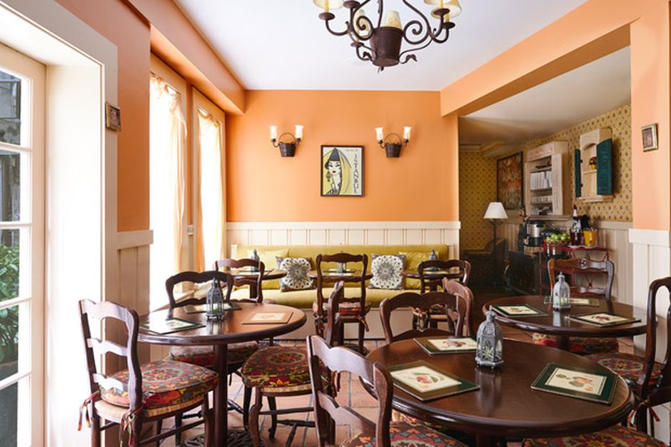 Petit Auberge - Orange Room