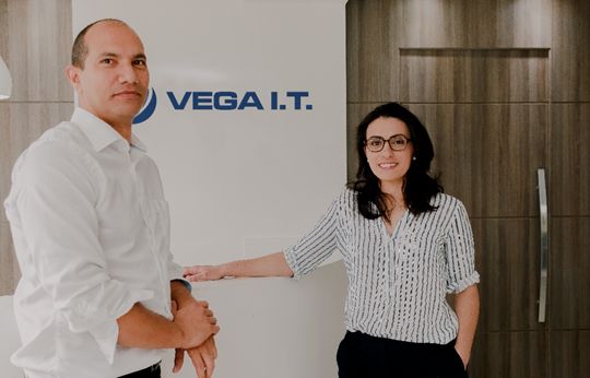 vega i. t.  Tiago Martins e Carla Carboni