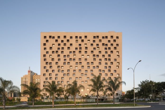 B Hotel - ocupação - capa