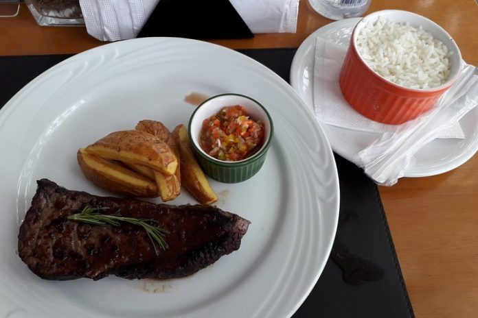 Picanha-e-destaque-de-almoco-no-La-Vieiras-Guaruja-2021-1-foto-Claudio-Schapochnik-Que-Gostoso