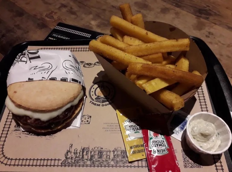 Trem Doido dá novo uso ao pão de queijo - Hotelier News