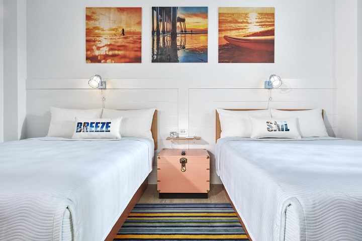 dockside inn and suites- abertura