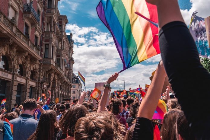 booking.com - turismo LGBTQ+