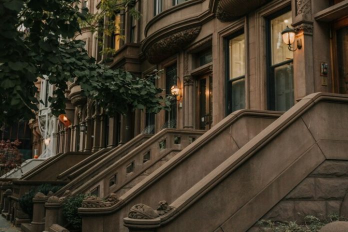 Nova York e Airbnb limitação ao STR não barateia moradia