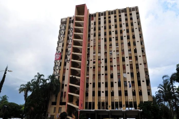 Torre Palace - Capa