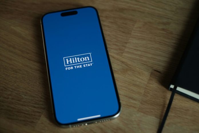 Hilton planeja mais integração entre IAs e aplicativo