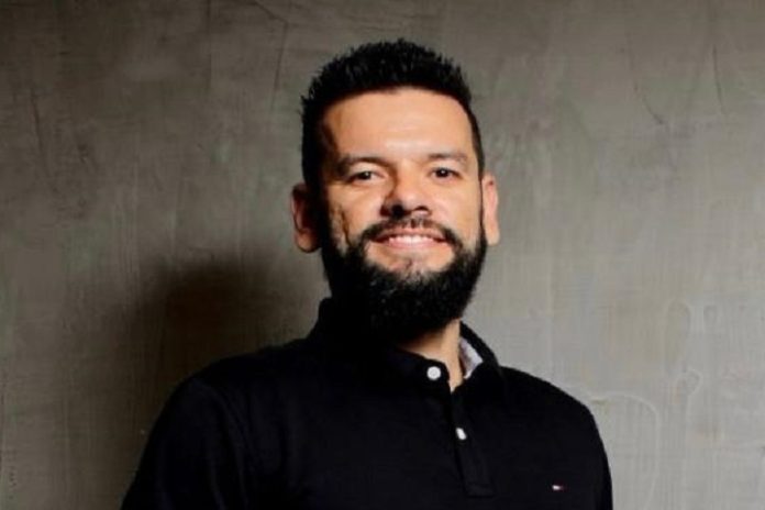 Ícaro Scandarolli - Capa